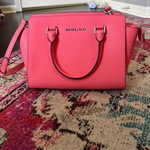 michael kors purse in great condition